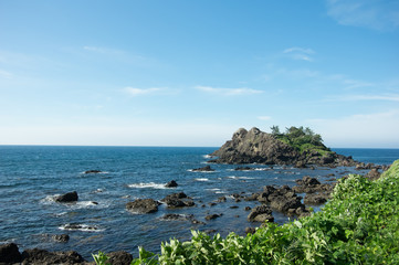Fototapeta na wymiar 日本海の岩