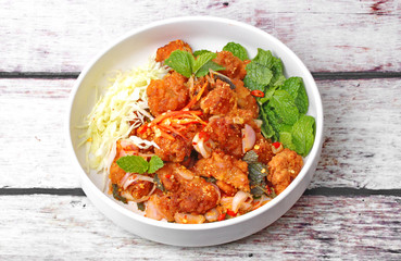 Thai food, Spicy crispy deep-fried chicken salad.