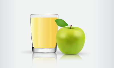 Fototapeta na wymiar apple juice in a glass, green apple