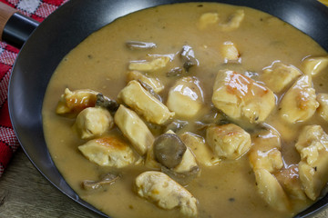 poulet sauce champignons