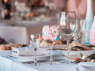 Two glasses of champagne on the background of the wedding bouquet of roses.