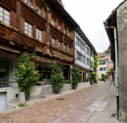 Fototapeta na wymiar narrow streets with historic houses in the old town of the city of Rapperswil