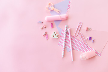 Froehlicher HIntergrund mit Schreibwaren