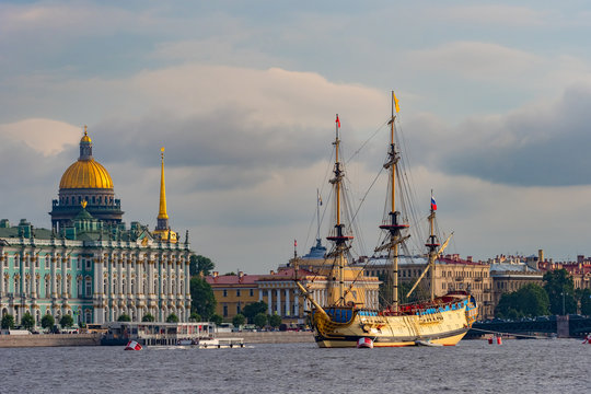 Hermitage Museum in Saint-Petersburg. St. Petersburg Isaac's Cathedral. The ship in St. Petersburg. A sailboat is sailing along the Neva.  Architecture in Russia.