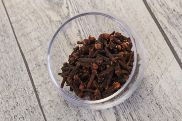 Dry clove seeds
