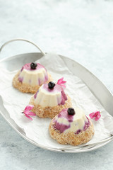 Nature Cookie with Blackberry Sweet Cream Cheese