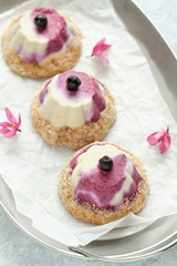 Nature Cookie with Blackberry Sweet Cream Cheese