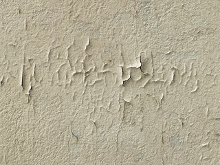 peinture jaune écaillée sur un mur en béton