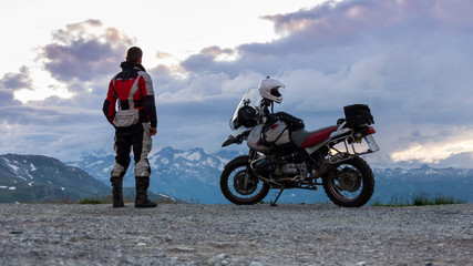 Fototapeta na wymiar Motorradtour in den Alpen