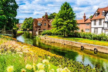 Canterbury, Kent, UK: Landscape of the Great Stour river running through old timbered houses near Westgate Gardens. - obrazy, fototapety, plakaty