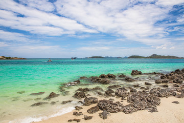 Obraz premium Beautiful tropical beach in Sameasarn island, Chonburi province, Thailand.