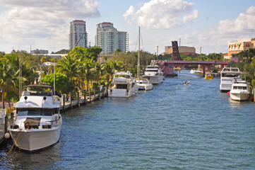 Fototapeta na wymiar Fort Lauderdale New River is Intracoastal Waterway to Atlantic Ocean and is home for luxurious yachts in Fort Lauderdale, Florida, USA.