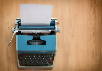 Maquina de escribir antigua de los años 70