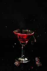 グラスの中のブラックベリー