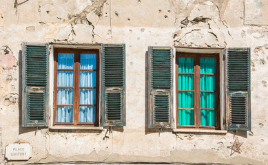 Fototapeta na wymiar Fenster in Corte