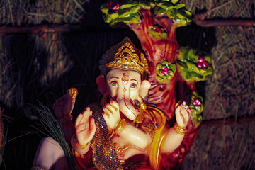 Obraz premium Lord Ganesha, Ganesha Festival, Lord Ganesha Statue on dark background 