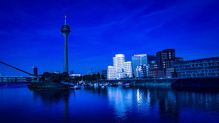 Blaue Stunde Medienhafen D&uuml;sseldorf