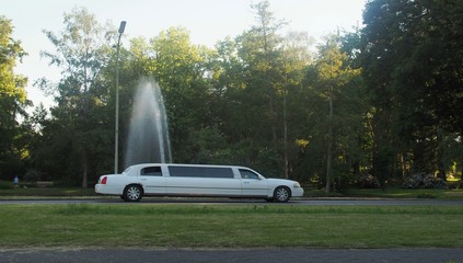 Weiße Stretchlimousine