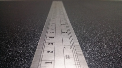 The ruler can use the length of things.