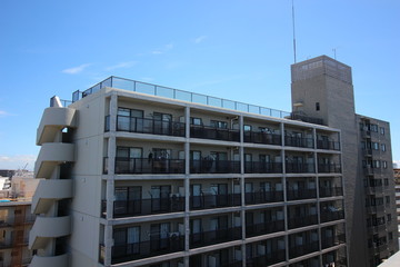 Fototapeta premium 分譲マンションと空