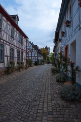 Fototapeta na wymiar Kleine Gasse in Eltville/Deutschland im Rheingau