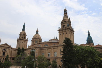 Fototapeta na wymiar Palais de Alfonse XIII et Victoria Eugenia à Barcelone, Espagne 