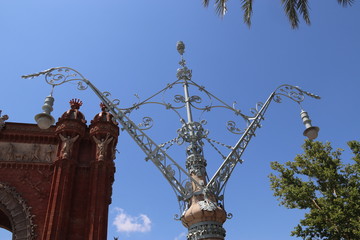 Fototapeta na wymiar Lampadaire Gaudi à Barcelone, Espagne
