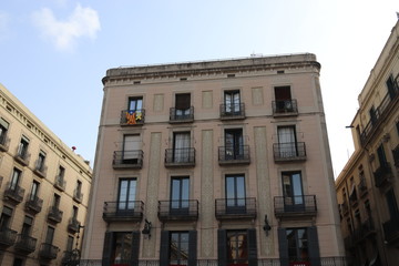Fototapeta na wymiar Immeuble ancien à Barcelone, Espagne 