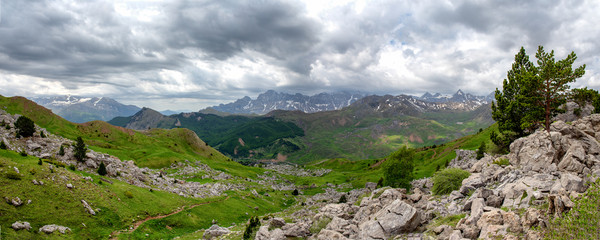 Fototapeta na wymiar View of Tena Valley in The Pyrenees, Huesca, Spain