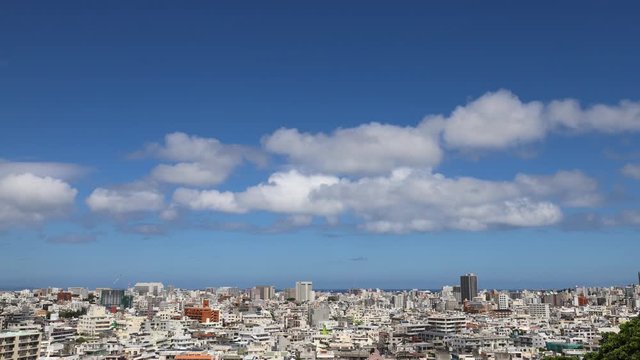那覇市街地と流れる雲 タイムラプス