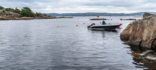 Widok na zatokę w Parku Narodowym Ytre Hvaler w Norwegii © Dreamnordno