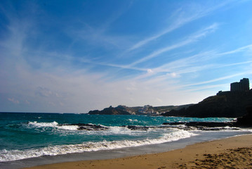 Playa, roca, mar y sol en Menorca