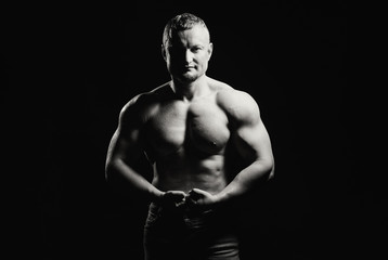 Obraz na płótnie Canvas Image of muscle man posing in studio