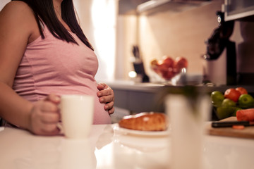 Obraz na płótnie Canvas Young pregnant woman at home