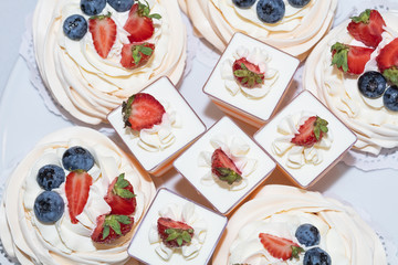  meringue-based dessert Pavlova and Panna cotta
