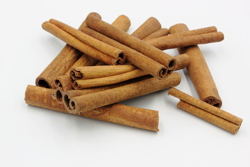 cinnamon sticks isolated on white background