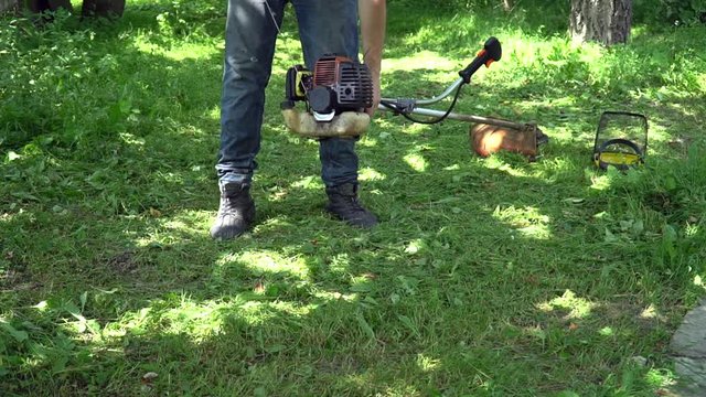 Gasoline lawn trimmer does not start. trimmer for cutting grass