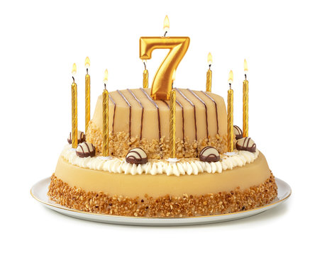 Festliche Torte mit goldenen Kerzen - Nummer 7