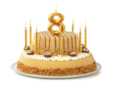 Festliche Torte mit goldenen Kerzen - Nummer 8