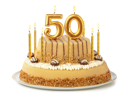 Festliche Torte mit goldenen Kerzen - Nummer 50