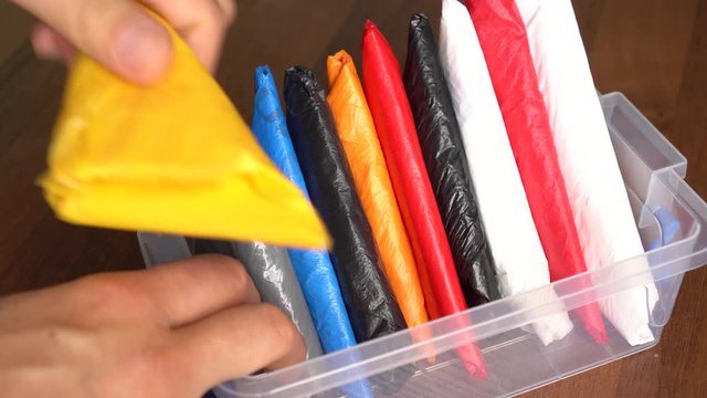 Kitchen Hacks. Organize plastic shopping bags for storage and reuse. Supermarkets bags organisation. A Low Waste Lifestyle