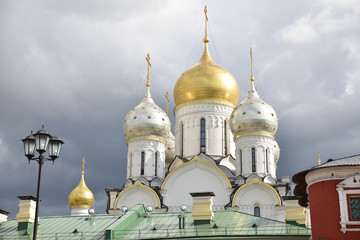 Fototapeta na wymiar Eglise à bulbes dorés à Moscou, Russie