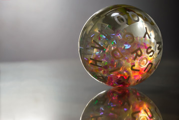 pelota de letras prismática esfera canica cromada colores metalizados reflejo