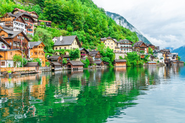 Fototapeta na wymiar Hallstatt town on Hallstatter Lake in Salzkammergut region, Austria