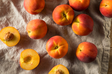 Raw Yellow Organic Peaches