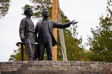 statue of man in park