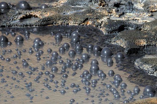 Selt˙n, Seltun, hot springs and mud pots, geothermal area, Kr˝suv&Igrave;k high temperature area, Krisuvik, Reykjanes peninsula, near Reykjavik, Iceland, Europe