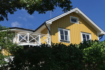 typisches Schedenhaus gelb