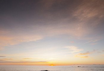 Fototapeta na wymiar sun coming up over the sea