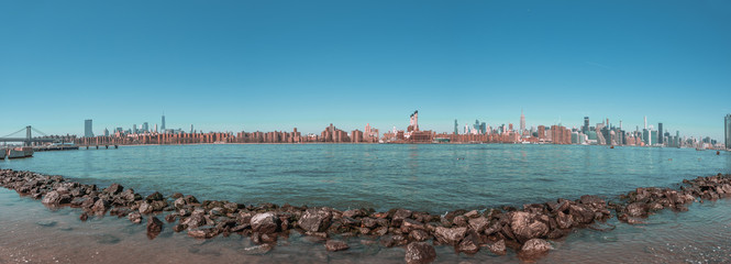 Fototapeta na wymiar High resolution panoramic view of New York City skyline seen from Smogasburg
